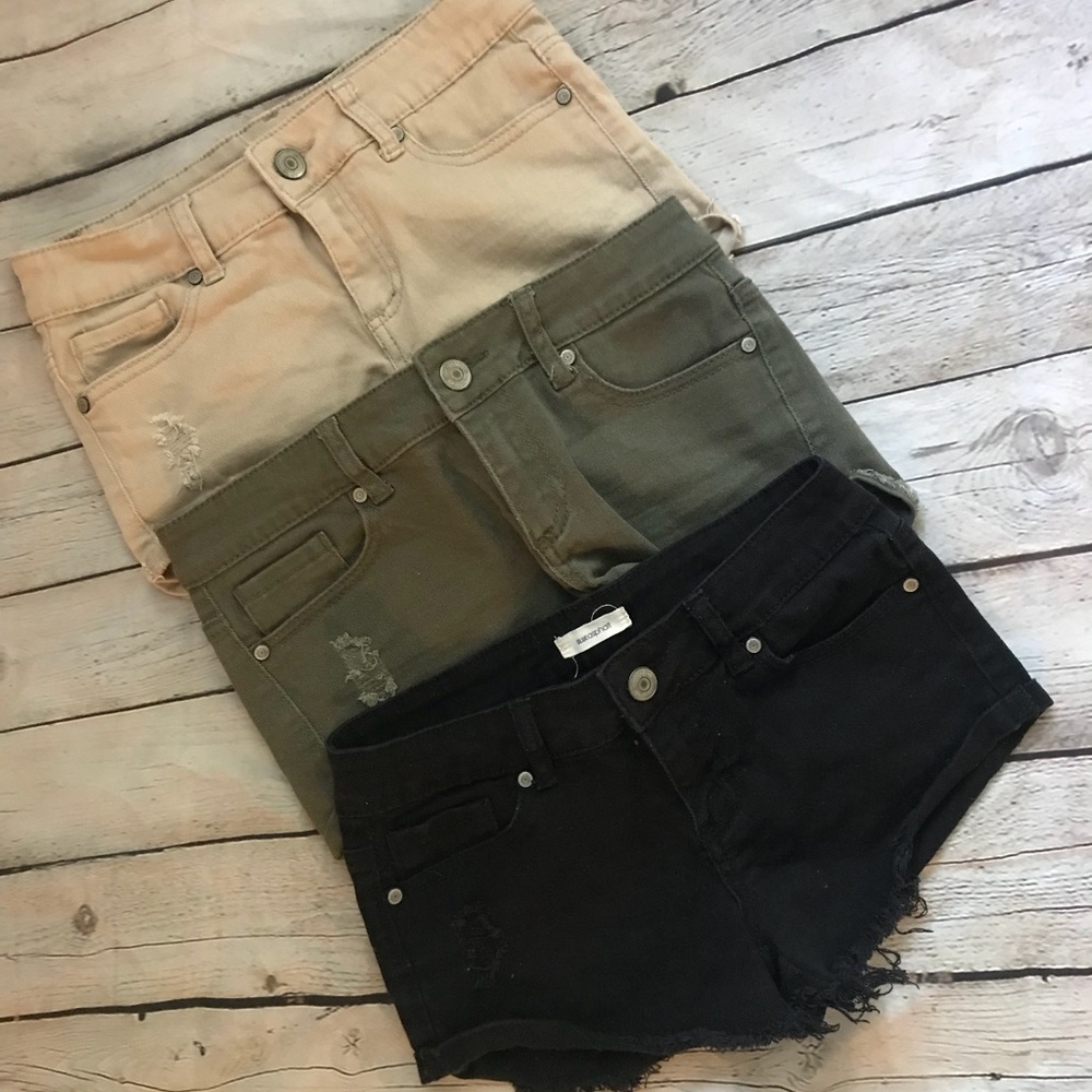 Ripped Shorts with Frayed Edges (3)